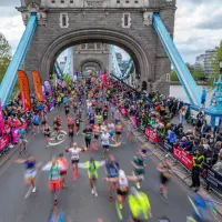 La Maratón de Londres es una de las más importantes del mundo. Este año más de un millón de personas intentaron clasificar. Solo 60.000 lo consiguieron. Foto: tomada del x de @LondonMarathon