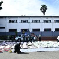 El material incautado desplegado en uno de los patios de un comando policial. FOTO: Cortesía