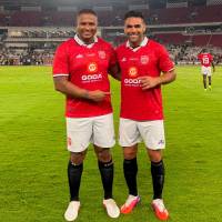 El futbolista colombiano Falcao García posó junto al ecuatoriano Antonio Valencia, quien le dio la asistencia para su gol. Foto: tomada del x de Antonio Valencia