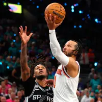 Jalen Brunson (11), figura de los New York Knicks en el primer duelo de las Finales de la NBA. Logrí 30 puntos ante los San Antonio Spurs, de Victor Wembanyama. FOTO: GETTY