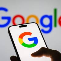 La Comisión Europea investiga si Google usó contenido de la web y de YouTube para entrenar su IA sin compensación adecuada. FOTO GETTY