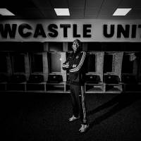 Faustino Asprilla estuvo, 28 años después de su noche mágica en Champions, en el estadio del Newcastle de Inglaterra. FOTO: GETTY
