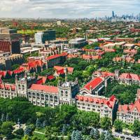 La Universidad de Chicago prohibió la inteligencia artificial en sus clases básicas de ciencias sociales en el mismo semestre en que lanzó acceso gratuito a Claude para todos sus estudiantes. FOTO University of Chicago