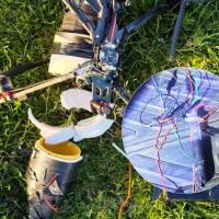 El dron hallado a 5.4 kilómetros de la rampa militar del Comando Aéreo de Transporte Militar (Catam) contaba con un detonador improvisado en una jeringa. Fotos: Cortesía 