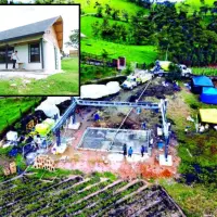 Adelante, la construcción final. Atrás, el proceso de “impresión” de la casa de Liana en La Unión. 