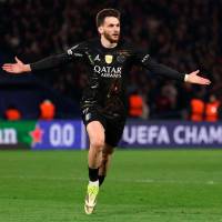 El extremi Khvicha Kvaratskhelia, de Georgia celebra uno de los dos goles que marcó con el PSG ante el Chelsea en la goleada 5-2 en Francia. FOTO TOMADA X@CBSSportsGolazo