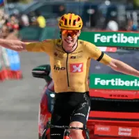Andreas Leknessund celebra su victoria en la séptima etapa de la Vuelta a España, su primer triunfo en la ronda española. FOTO AFP