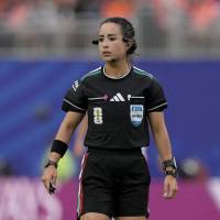 Katia Itzel García es la primera latina en dirigir en un mundial masculino de fútbol. Foto: AFP