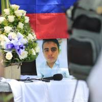 El evento se llevó a cabo en la Llama Eterna, símbolo de la libertad de prensa, que queda ubicada en el sector La Alpujarra. FOTOS Camilo Suárez. 