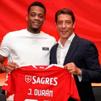 Jhon Durán y el presidente del Benfica, Rui Silva. FOTO: SL Benfica