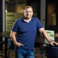 Yuri Misnik es el director de tecnología de inDrive, plataforma de movilidad presente en más de 40 países. La empresa aplica modelos de riesgo dinámico en tiempo real para prevenir incidentes antes de que ocurran. FOTO cortesía