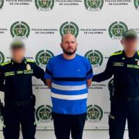 El hombre habría alquilado un vehículo particular que registró para prestar servicios de transporte y cometer actos delictivos. Foto: Cortesía. 