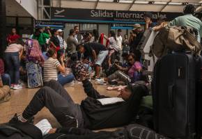 Imagen de referencia de viajeros esperando en el aeropuerto José María Córdova. Foto: EL COLOMBIANO