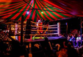 La última velada de boxeo organizada por MMA Colombia tuvo lugar en Tacos el Tigre, el pasado sábado 17 de marzo, con 11 peleas programadas, 10 masculinas y una femenina. Fotos Carlos Velásquez. 