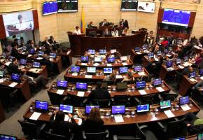 Los tiempos para la discusión y aprobación del Presupuesto General de la Nación para 2026 en el Congreso empiezan a acortarse y la posibilidad de que salga por decreto es inminente. FOTO colprensa