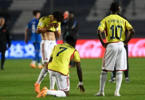 La frustración de los jugadores colombianos tras la derrota con los italianos. FOTO AFP