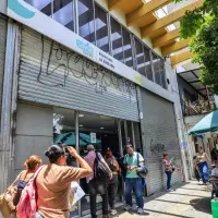 Fotografía de fachada de la EPS Savia Salud en el centro de Medellín. FOTO Camilo Suárez. 