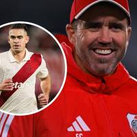 Eduardo Coudet prefirió destacar el desgaste táctico del atacante barranquillero y asegurar que la redención anotadora de sus puntas es solo cuestión de tiempo. FOTO: Tomada de redes sociales @RiverPlate y Getty