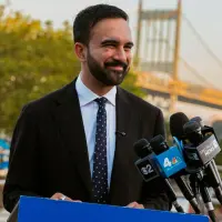 De ser elegido alcalde de Nueva York, Mamdani, con 33 años, se convertiría en una de las personas más jóvenes en ocupar el cargo. También se convertiría en el primer alcalde musulmán en la historia de la ciudad. FOTO: Tomada de X @ZohranKMamdani