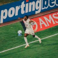 El delantero colombiano Kevin Flórez celebra el gol con el que el Deportes Tolima venció como visitante al Táchira. FOTO TOMADA X@cdtolima