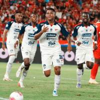 Luis Escorcia anotó el gol del empate parcial del Medellín en Cali. Fue su primera celebración con el cuadro antioqueño, con el que debutó como profesional. Foto: Cortesía DIM 