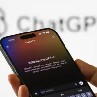 ChatGPT reconoció que el chatbot deberá responder de manera diferente a un adolescente que a un usuario adulto. FOTO: Getty