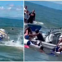 Pescadores y otras embarcaciones de la zona lograron rescatar con vida a 49 pasajeros tras el naufragio en el golfo de Urabá. FOTO pantallazo de Facebook Urabá Noticias