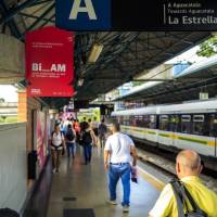 El Metro indicó que este tipo de actividades no se pueden realizar en estaciones, paradas, escaleras, entre otros espacios de su red. FOTO: Andrés Camilo Suárez Echeverry