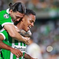Ian Poveda y Juan Manuel Zapata dejaron una buena imagen en el amistoso ante Once Caldas. FOTO MANUEL SALDARRIAGA