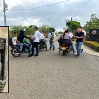 Adelante, un grupo de tortugas incautadas. Atrás, uno de los controles en vías del Urabá. FOTO: Cortesía