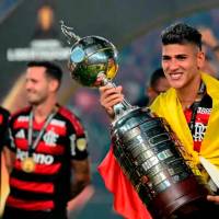 El futbolista colombiano Jorge Carrascal fue protagonista en la consecución del cuarto título de Libertadores de Flamengo en toda su historia. FOTO: AFP