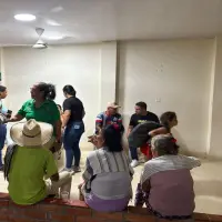 Algunos de los campesinos desplazados de la ruralidad de Yondó en el albergue habilitado. FOTO: Imagen tomada de redes