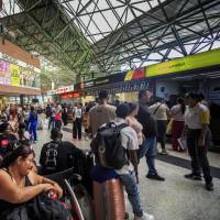 Imagen de referencia de viajeros en el Terminal de Transporte del Norte en Medellín. Foto: Andrés Camilo Suárez Echeverry