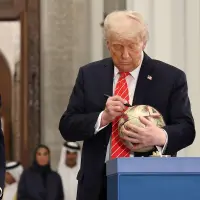 Donald Trump y Gianni Infantino se reunieron el mes pasado esperando que las políticas migratorias no afecten el Mundial. Foto: Getty