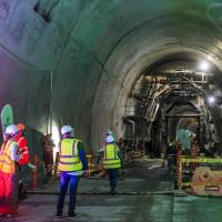 Las autoridades locales tuvieron que asumir más de $850.000 millones adicionales —más de $500.000 millones de la Gobernación y más de $300.000 millones de la Alcaldía de Medellín— para una obra que debía ser responsabilidad de la Nación. Foto: Andrés Camilo Suárez Echeverry.