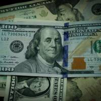 Los analistas coinciden en que la tendencia de fondo sigue siendo bajista, impulsada por la venta de deuda del Gobierno en dólares, que ha aumentado la oferta de divisas y ya estaba descontada por el mercado. FOTO: Colprensa.