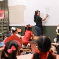 Los docentes de Medellín contará con apoyo distrital para continuar con su formación académica y así mejorar su nivel para la educación de los niños y jóvenes de la ciudad. FOTO: CORTESÍA