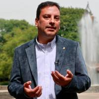Luquegi Gil Neira ha estado por 30 años vinculado con la Universidad de Antioquia. De allá egresó como abogado y ha sido profesor, decano, Secretario General y Vicerrector. FOTO MANUEL SALDARRIAGA
