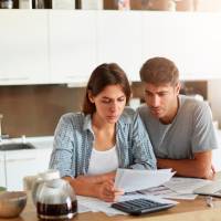 La combinación de inflación, tasas altas e impuestos reducirá el margen de maniobra de los hogares urbanos. FOTO: CORTESÍA