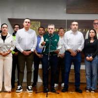 El gobernador de Antioquia hizo el anuncio de su intención de presentar una nulidad contra la suspensión de las órdenes de captura en compañía de los alcaldes del Valle de Aburrá. FOTO: Cortesía