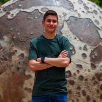 Cristian Echeverri obtuvo cinco medallas y una mención de honor en olimpiadas internacionales de astronomía y astrofísica. FOTO MANUEL SALDARRIAGA