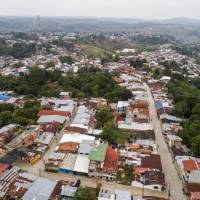 Organizaciones sociales denuncian que en Segovia los grupos ilegales realizan retenes ilegales, revisiones de celulares, bloqueos al paso de alimentos y combustible, además de desplazamientos forzados. Foto: EL COLOMBIANO