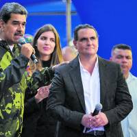 Álex Saab renunció a su derecho para comperecer presencialmente y se declaró “no culpable” ante un juez. Foto: Gabriela Oraa - AFP