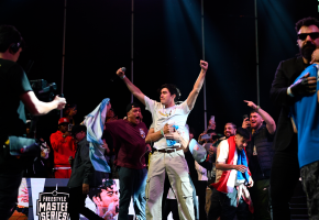 El argentino Larrix, una promesa del freestyle, se coronó campeón de la FMS internacional el sábado 24 de febrero en Ciudad de México. FOTO cortesía @kokokoksi - Urban Roosters