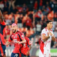 Baldomero Perlaza anotó el tanto del DIM. El delantero argentino Francisco Fydriszewski es una de las figuras del Medellín en el segundo semestre del año. FOTO: Manuel Saldarriaga