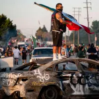 La situación continuaba tensa este lunes en Los Ángeles tras tres días de enfrentamientos entre las autoridades y los manifestantes por las políticas migratorias de Trump. FOTO: Getty