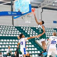 El antioqueño Johan Ríos en acción, en la victoria de Paisas, a domicilio ante Sabios en Manizales. El nacido en Apartadó fue el MVP, marcó 17 puntos. FOTO CORTESÍA DPB