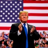 Donald Trump celebró este martes, 29 de abril, los 100 días de su segundo mandato presidencial. FOTO: AFP