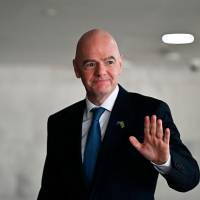 Gianni Infantino sigue siendo objeto de críticas y señalamientos por parte de ligas y confederaciones de fútbol en el mundo, muchos piden cambiar la manera de cómo se gobierna en Fifa. FOTO GETTY 