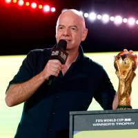 Gianni Infantino, presidente de Fifa, sigue en el ojo del huracán por su propuesta de peremitir el ingreso de inversores privados al fútbol. FOTO GETTY